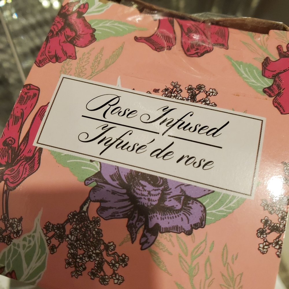New Rose Infused Scalp Massager - Picture 4 of 5
